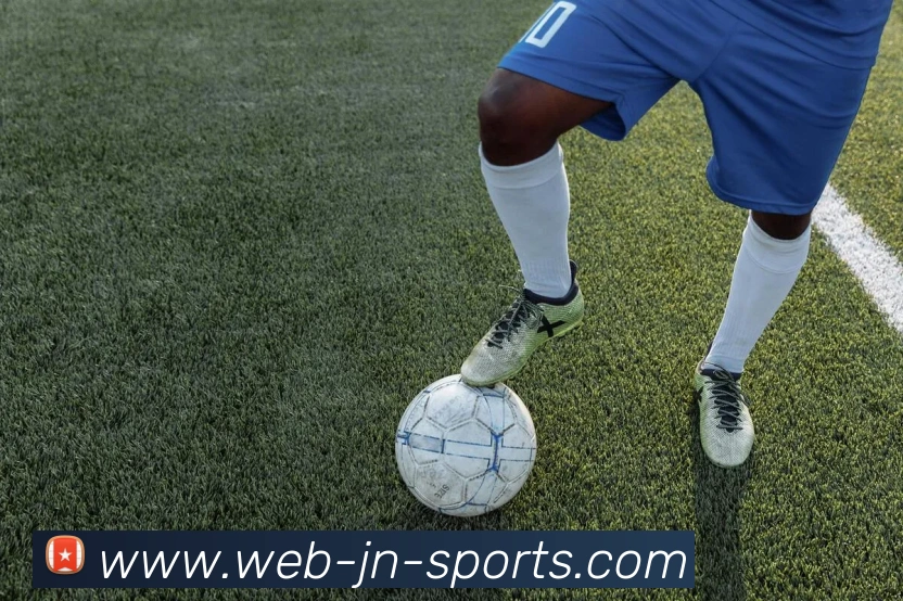 关键时刻表现不佳卢指导强调前场篮板的重要性